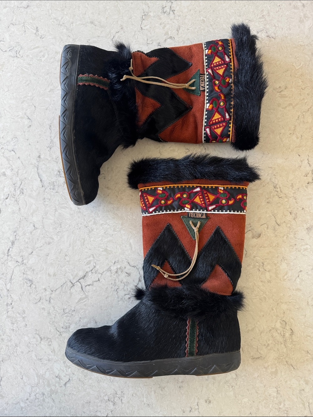 Tecnica Vintage Aprés Ski boots  Embroidered Winter Boots women’s 9 - Picture 2 of 11